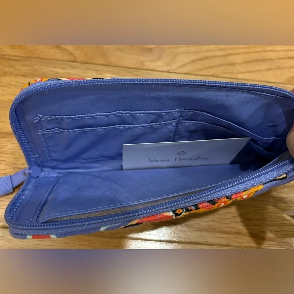 Vera Bradley Floral Wristlet Mural Garden Purple
RFID Tech - Picture 3 of 3